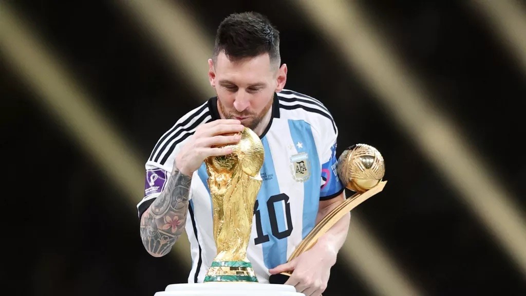 Lionel Messi có tên trong top cầu thủ xuất sắc nhất của lịch sử bóng đá