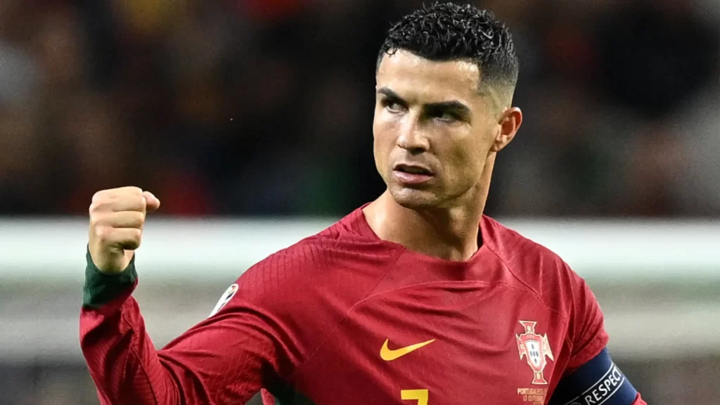 Cristiano Ronaldo là một trong những cầu thủ bóng đá vĩ đại mọi thời đại