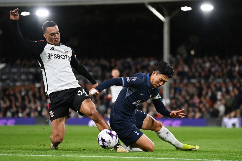 Fulham đã thi đấu xuất sắc trước Tottenham Hotspurs, kết thúc với tỷ số 3 - 0 