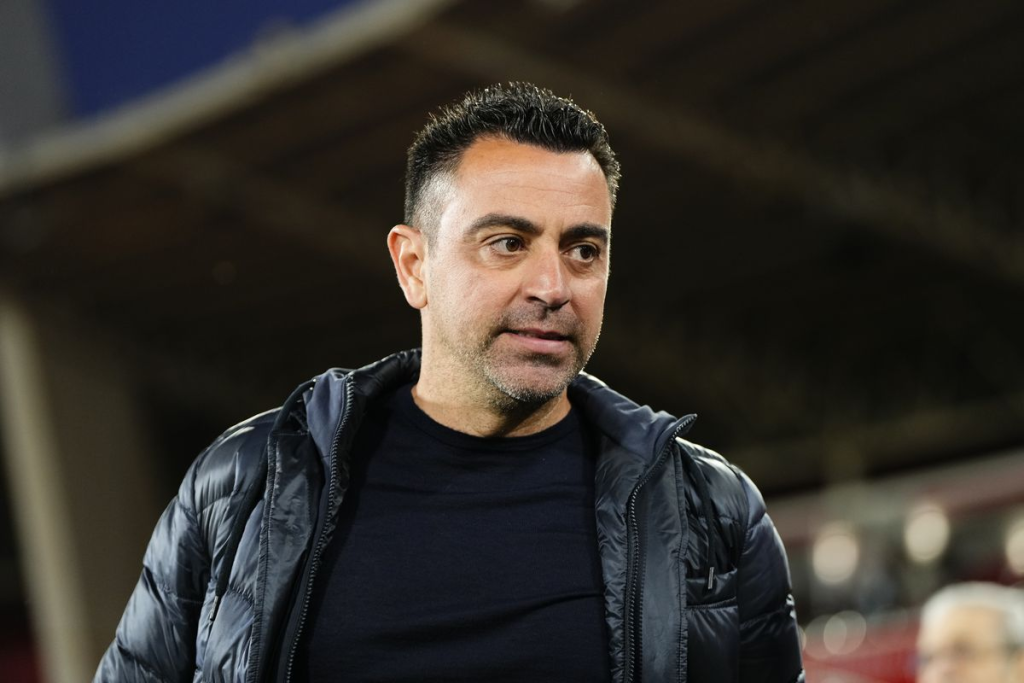 Barca bất ngờ đòi sa thải Xavi sau khi thuyết phục ông ở lại cho đến hết hợp đồng 