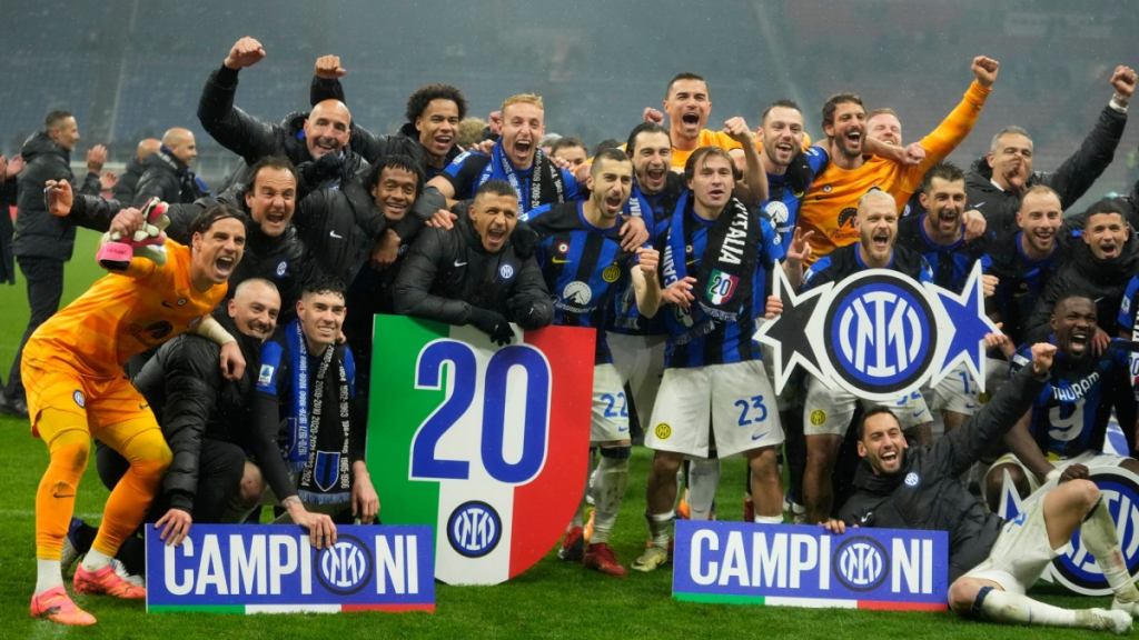 Inter Milan ăn mừng chức vô địch Serie A lần thứ 20 trong lịch sử 